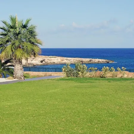 Lucile - Coralli Beachfront Apartment Paralimni Exterior photo