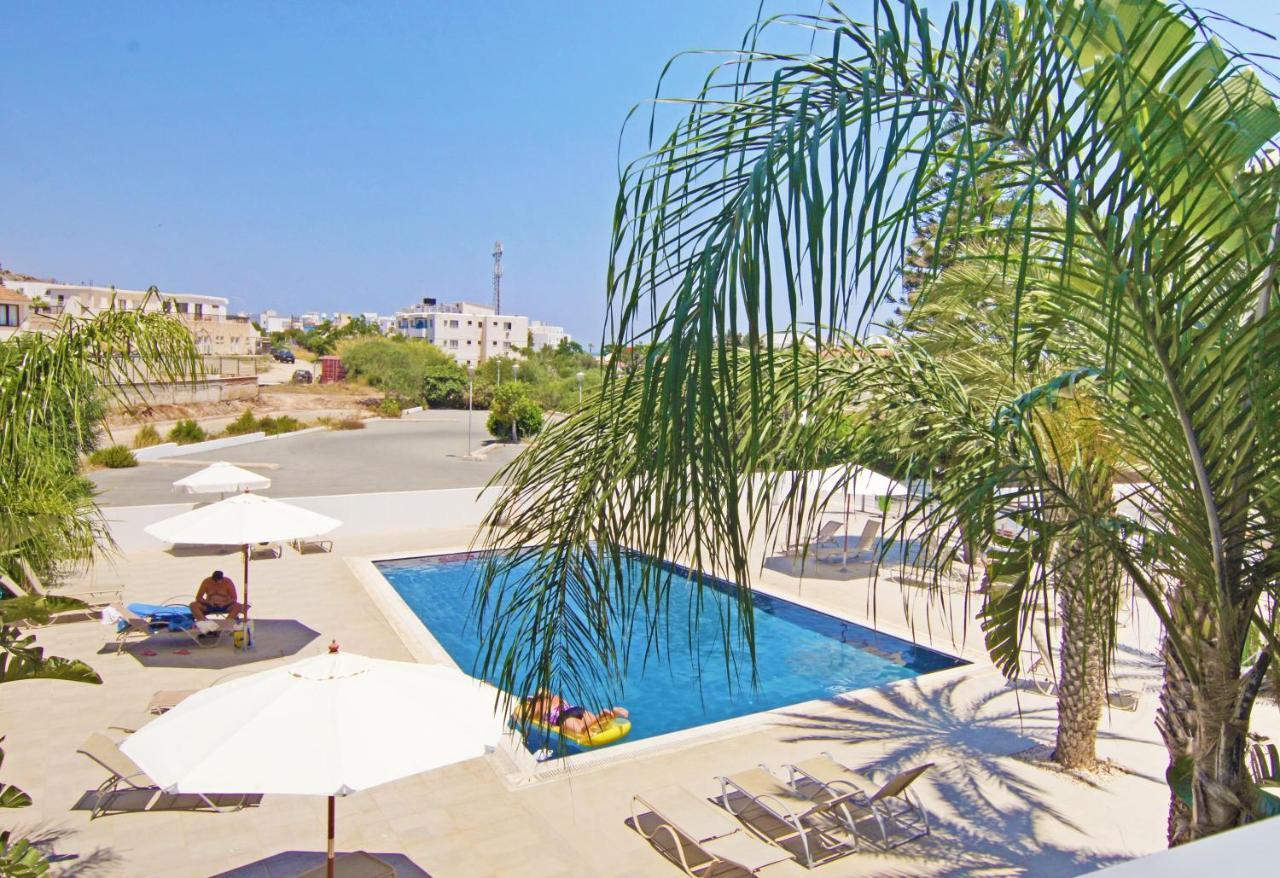 Lucile - Coralli Beachfront פאראלימני