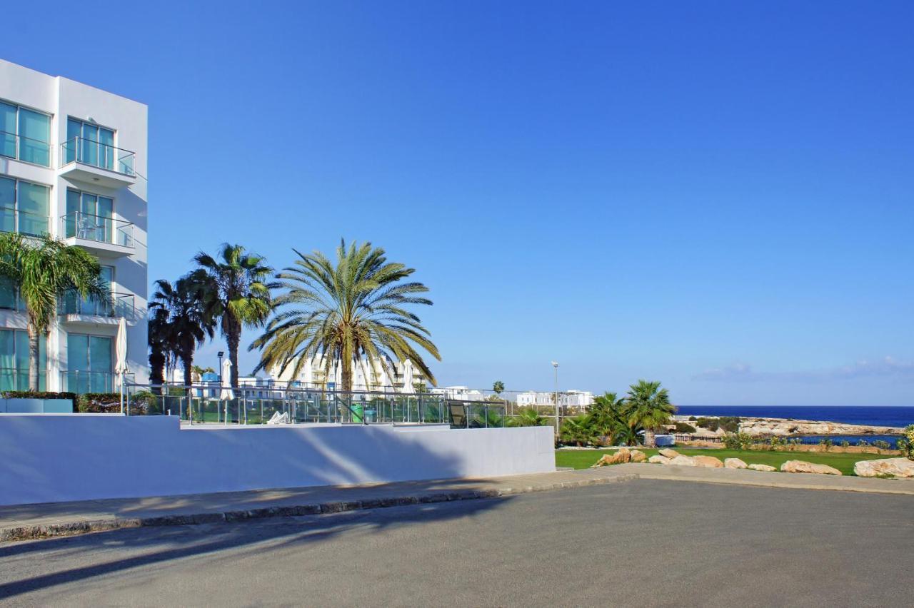 Lucile - Coralli Beachfront דירה