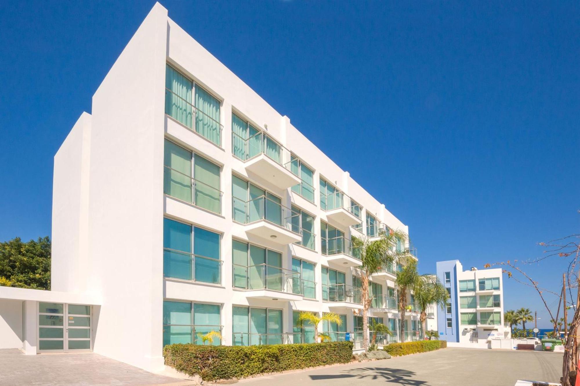 Lucile - Coralli Beachfront *